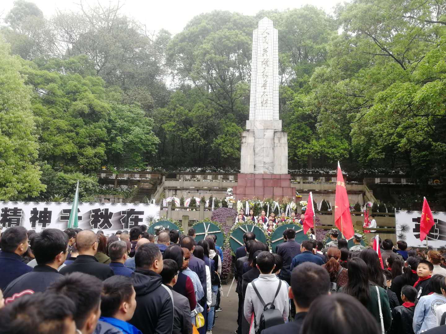 市清源水務(wù)開展清明祭掃活動